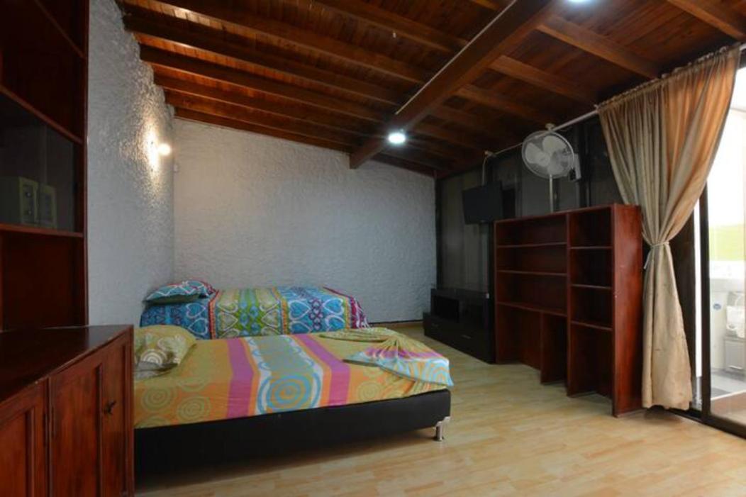 International House Co-Living Hostel Medellín Buitenkant foto